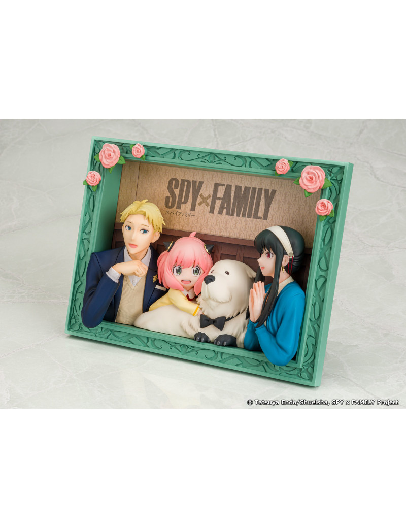 SPY X FAMILY - The Forgers - Statuette 12.8x17.5cm SPY X FAMILY - The Forgers - Statuette 12.8x17.5cm
